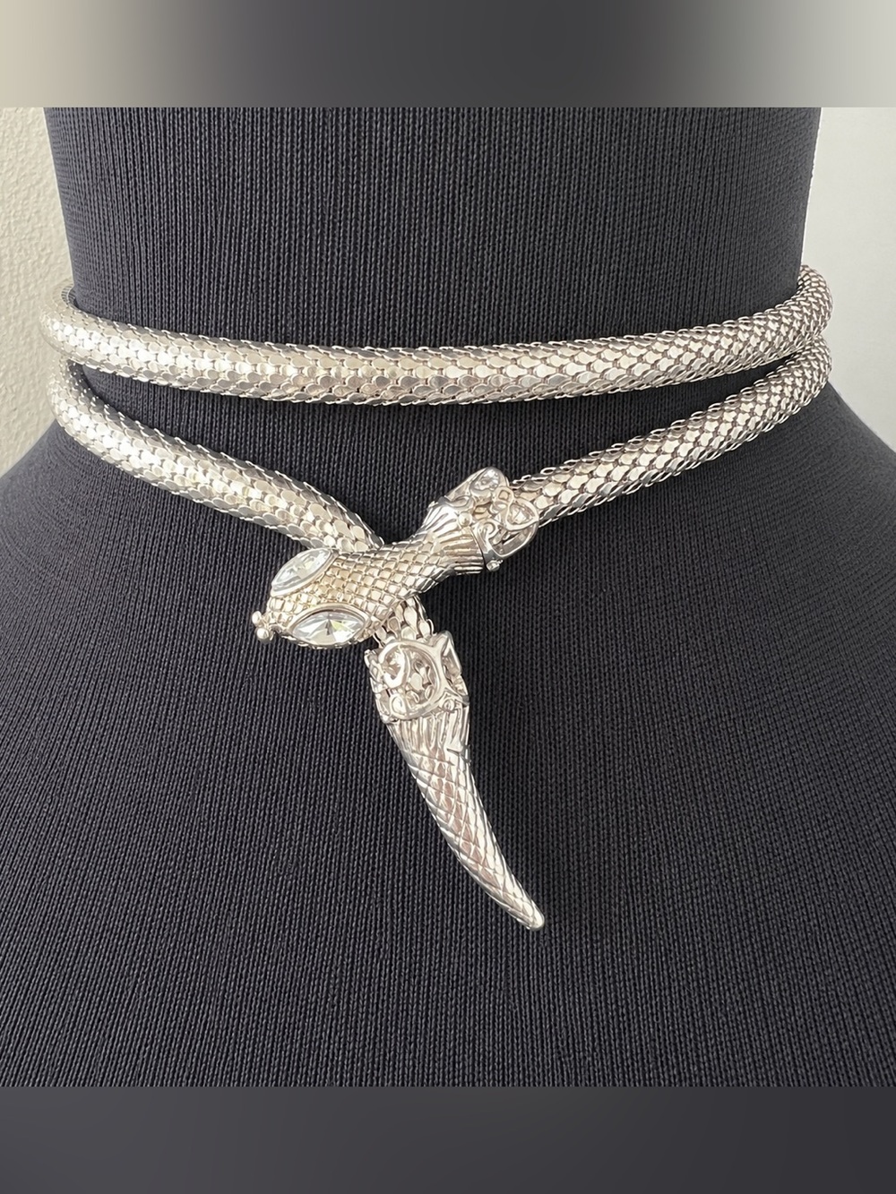 Vtg Silver Chainmail Snake Mesh Necklace Crystal Eyes Adjustable Lariat Serpent - Picture 4 of 10